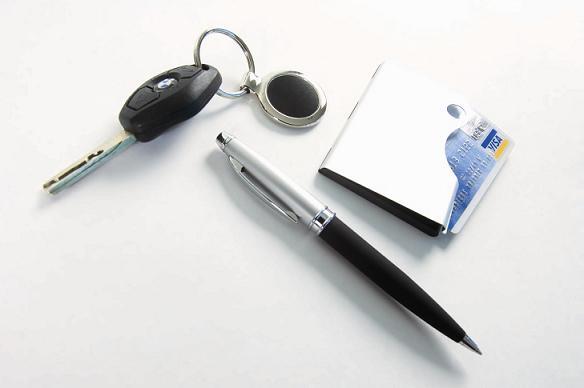 Gavesett med kortholder, kulepenn og nøkkelring