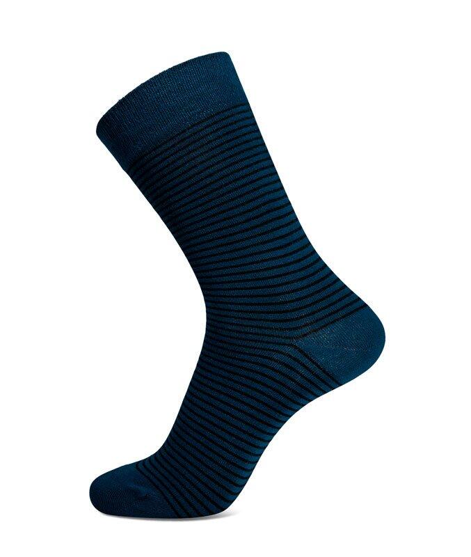 Navyblå med svarte striper