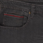 Rød kontrastsøm i lomme